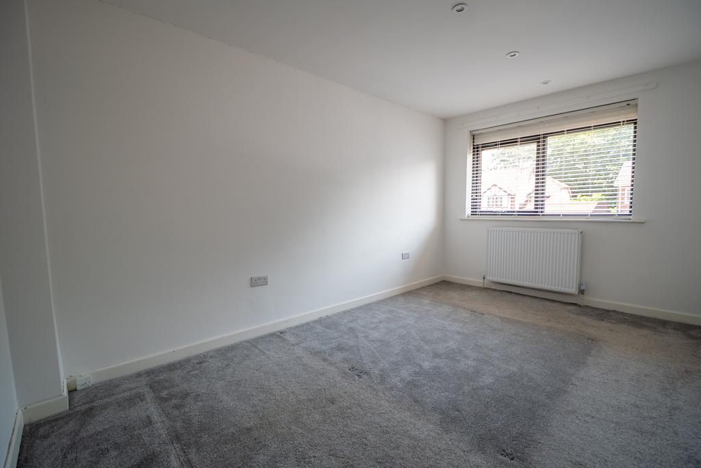 House in Southampton, Glen Eyre - More