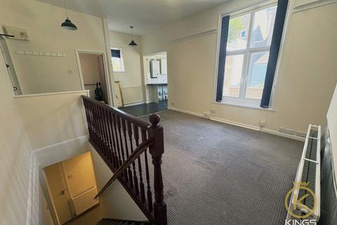 2 bedroom apartment to rent, Ashburton Road