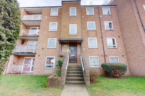 2 bedroom apartment to rent, Woodcote Road, Wallington SM6