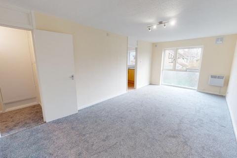 2 bedroom apartment to rent, Woodcote Road, Wallington SM6