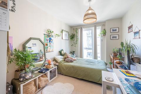 3 bedroom flat to rent, Ledger Court, Colindale, London, NW9