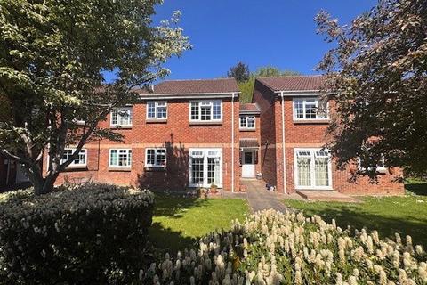 Apartment - Greenway Lane, Cheltenham GL52