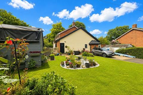 4 bedroom end of terrace house for sale, St. Matthews Avenue, Burntwood, WS7 9EW