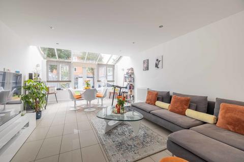 4 bedroom terraced house for sale, 32 Edgeworth Close, , Slough