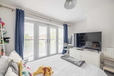 4 bedroom terraced house for sale, 32 Edgeworth Close, , Slough