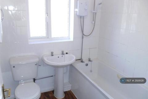 3 bedroom end of terrace house to rent, Nepaul Road, Manchester, M9
