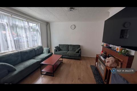 2 bedroom end of terrace house to rent, Ryvers Road, Slough, SL3