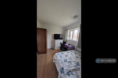 2 bedroom end of terrace house to rent, Ryvers Road, Slough, SL3
