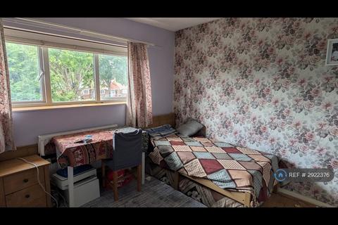 2 bedroom end of terrace house to rent, Ryvers Road, Slough, SL3