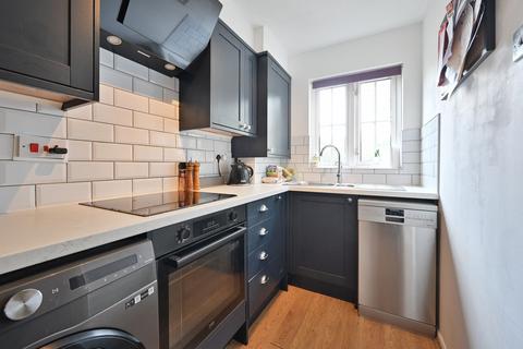 2 bedroom semi-detached house to rent, Thompson Way, Rickmansworth, WD3