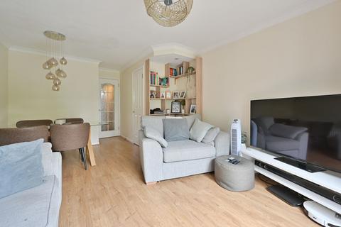 2 bedroom semi-detached house to rent, Thompson Way, Rickmansworth, WD3