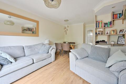 2 bedroom semi-detached house to rent, Thompson Way, Rickmansworth, WD3