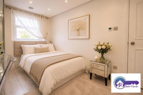 1 bedroom in a flat share to rent, London W2