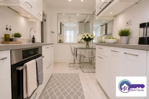 1 bedroom in a flat share to rent, London W2