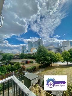 1 bedroom in a flat share to rent, Lonodn E14
