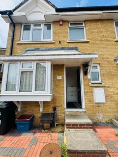 3 bedroom semi-detached house to rent, Feltham TW14