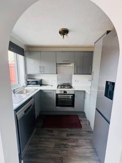 3 bedroom semi-detached house to rent, Feltham TW14