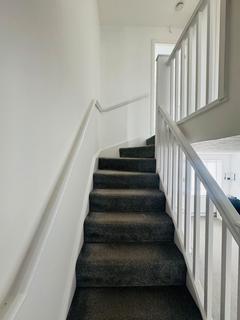 3 bedroom semi-detached house to rent, Feltham TW14