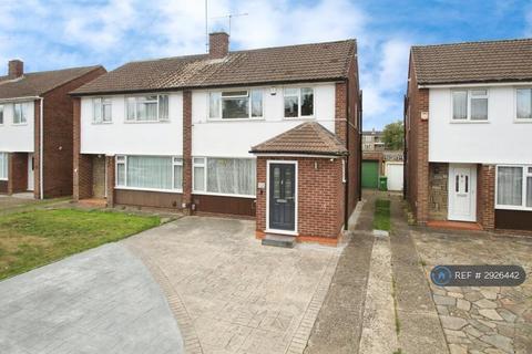 3 bedroom semi-detached house to rent, Alderbury Road West, Slough, SL3