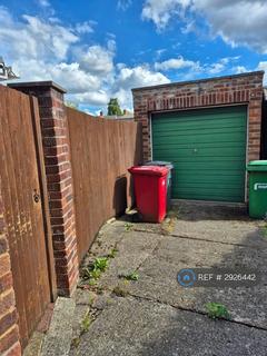 3 bedroom semi-detached house to rent, Alderbury Road West, Slough, SL3