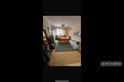 4 bedroom semi-detached house to rent, Feltham, Feltham, TW14