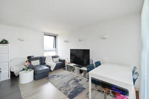 2 bedroom flat to rent, Neutron Tower, Blackwall Way, E14