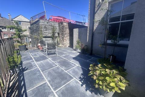 3 bedroom end of terrace house to rent, Castle Street, Launceston, Cornwall, PL15
