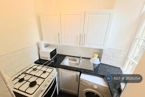 2 bedroom flat to rent, Otago Street, Glasgow, G12