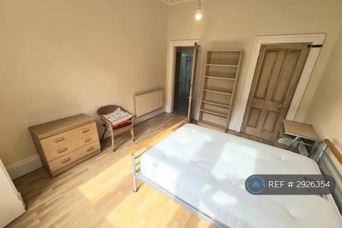 2 bedroom flat to rent, Otago Street, Glasgow, G12