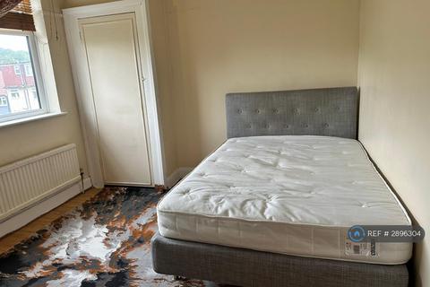 1 bedroom in a house share to rent, Wickham Lane, London, SE2