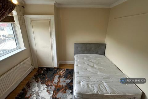 1 bedroom in a house share to rent, Wickham Lane, London, SE2