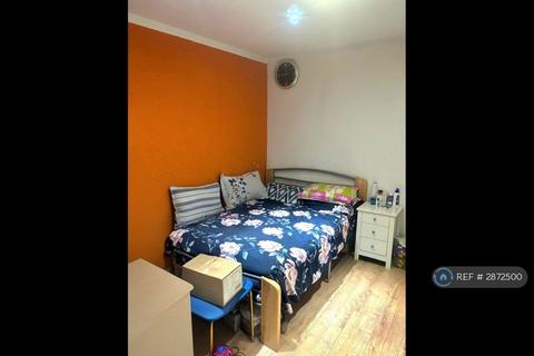 2 bedroom maisonette to rent, Grosvenor Court, Slough, SL1