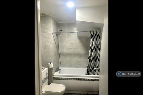 2 bedroom maisonette to rent, Grosvenor Court, Slough, SL1
