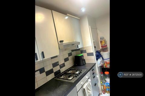 2 bedroom maisonette to rent, Grosvenor Court, Slough, SL1