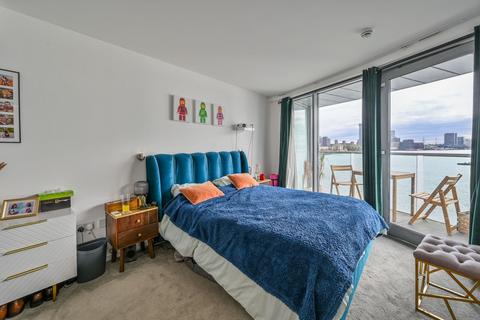 2 bedroom flat to rent, Fairmont Avenue, Canary Wharf, London, E14