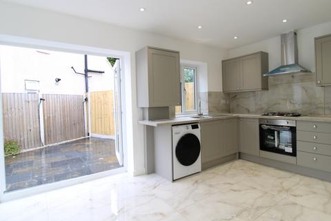 3 bedroom semi-detached house to rent, Isleworth TW7