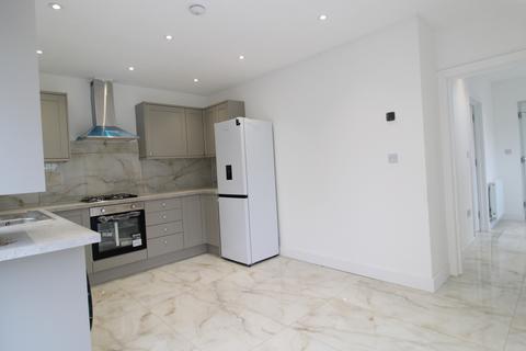 3 bedroom semi-detached house to rent, Isleworth TW7