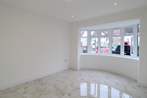 3 bedroom semi-detached house to rent, Isleworth TW7