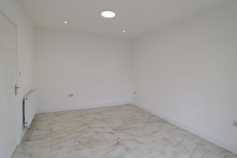 3 bedroom semi-detached house to rent, Isleworth TW7