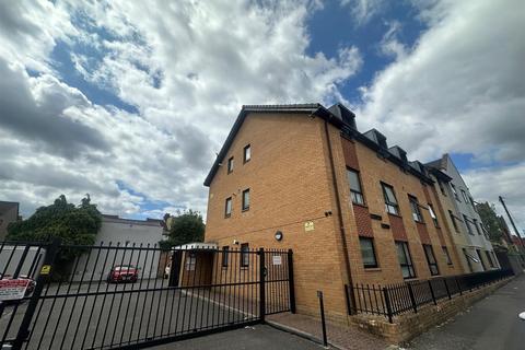 2 bed flat/apartment for rent in Gammons Lane, Watford WD24