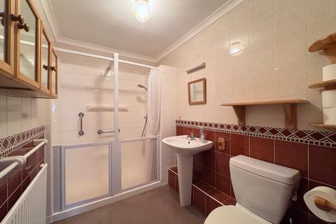 2 bedroom flat for sale, Beech Walk, Ashmoor Lodge, NW7
