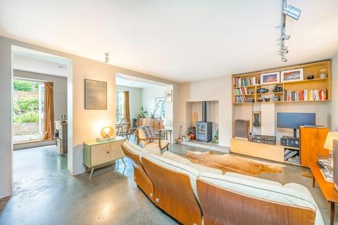 3 bedroom flat for sale, Gautrey Road, London SE15