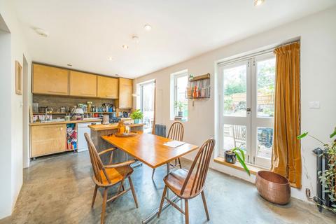 3 bedroom flat for sale, Gautrey Road, London SE15
