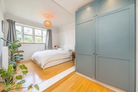3 bedroom flat for sale, Gautrey Road, London SE15