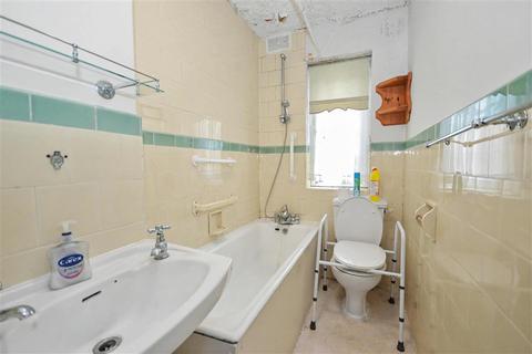 2 bedroom ground floor flat for sale, Princess Road, POOLE