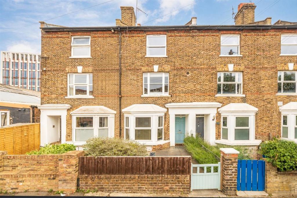 Dane Road, London W13 1 bed flat to rent - £1,750 pcm (£404 pw)