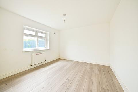 3 bedroom flat for sale, Churchbury Lane, Enfield, EN1