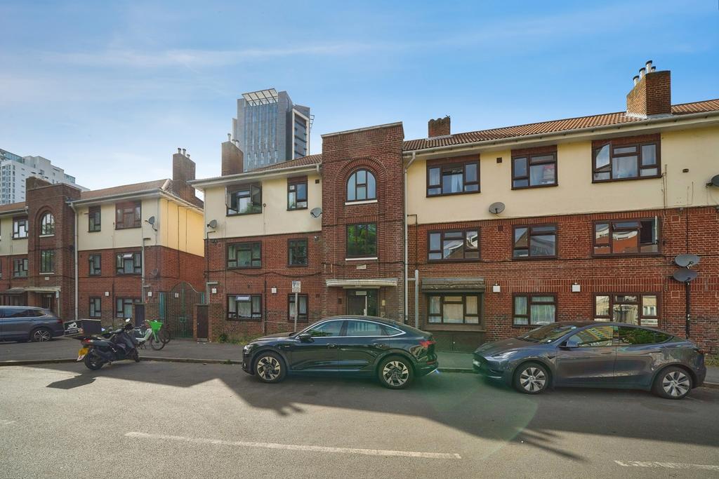 2 bedroom flat for sale