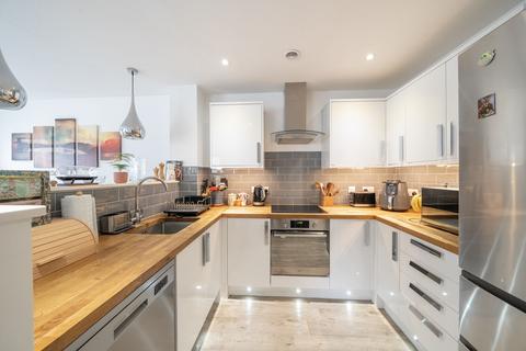 2 bedroom flat for sale, Pelman Way, Epsom KT19