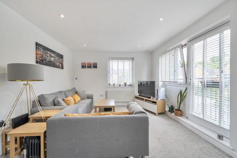 2 bedroom flat for sale, Pelman Way, Epsom KT19